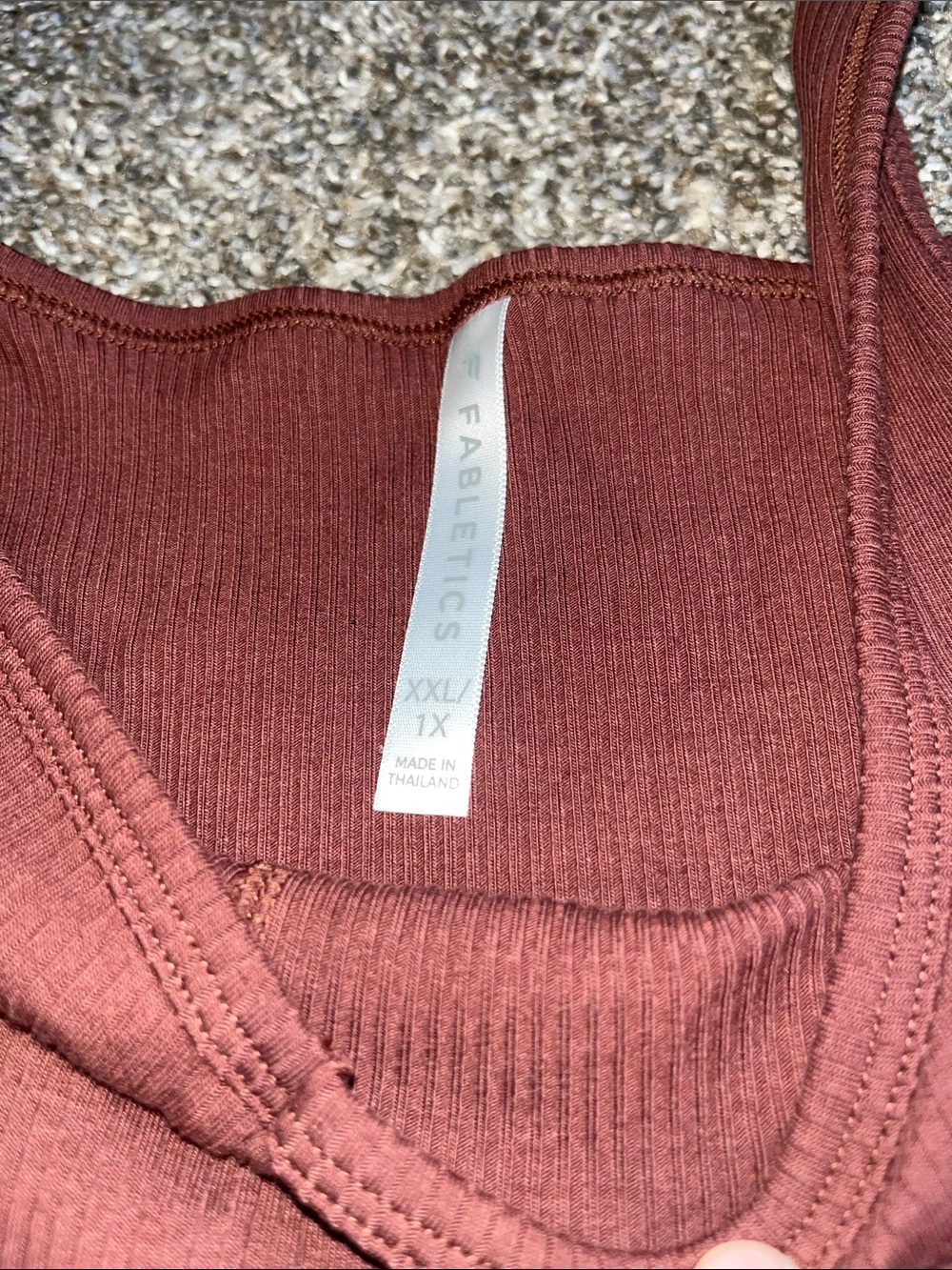 Fabletics cropped tank - Picture 2 of 4